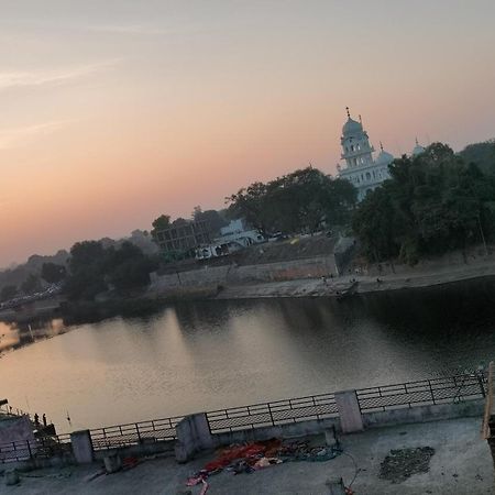 Kailash Kuti Guest House Ujjain Esterno foto