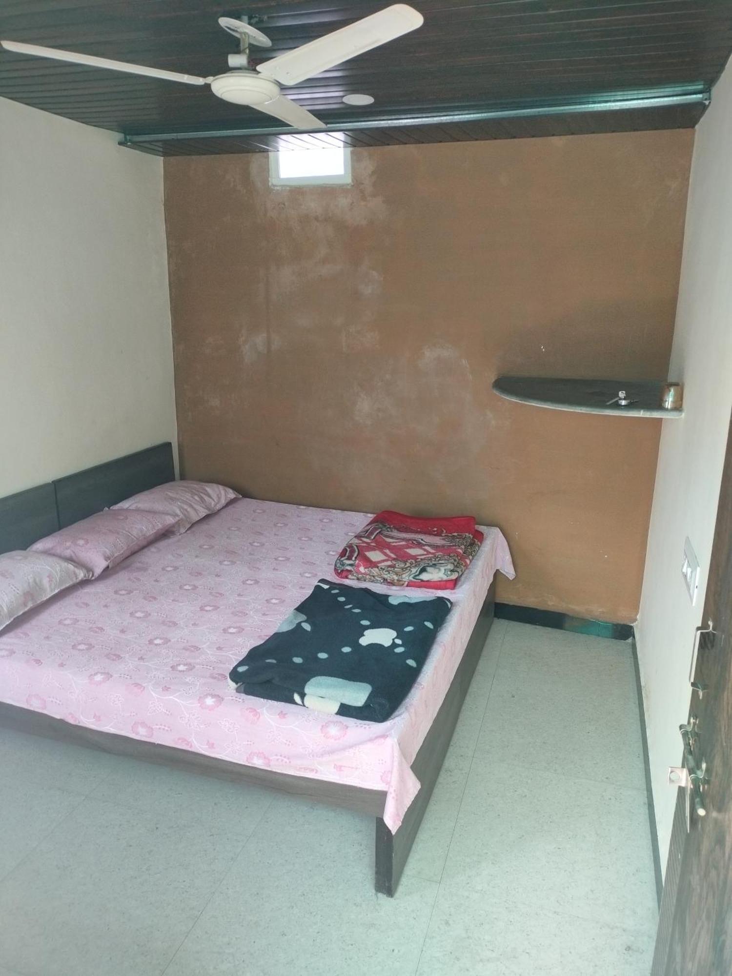 Kailash Kuti Guest House Ujjain Esterno foto