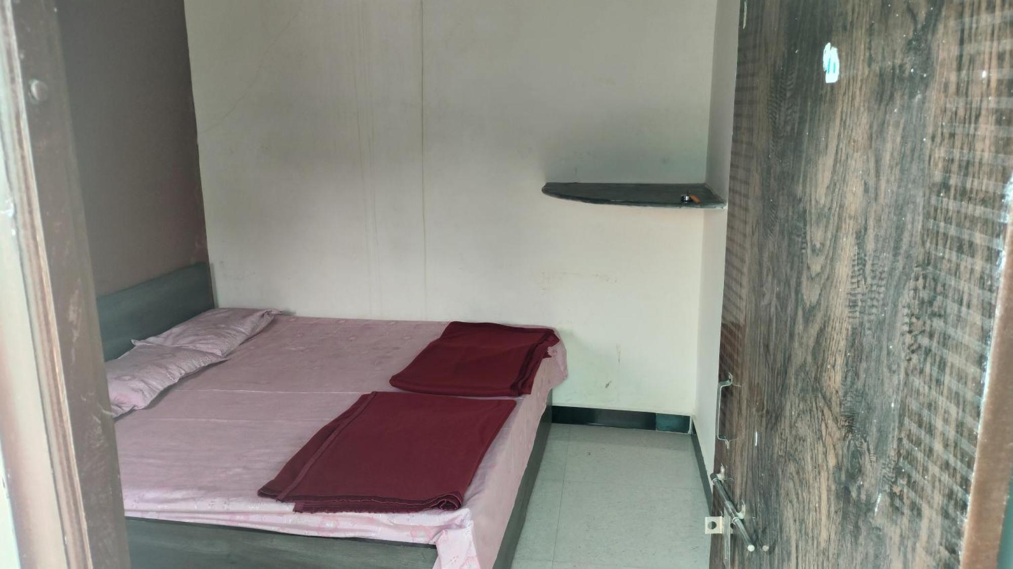Kailash Kuti Guest House Ujjain Esterno foto