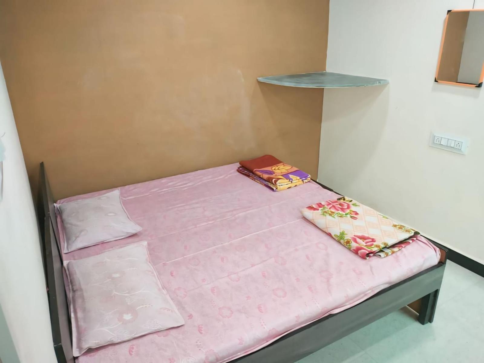 Kailash Kuti Guest House Ujjain Esterno foto
